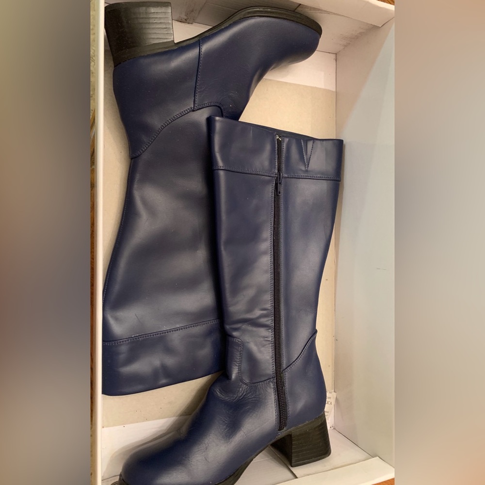 New AJ Velenci women’s boots